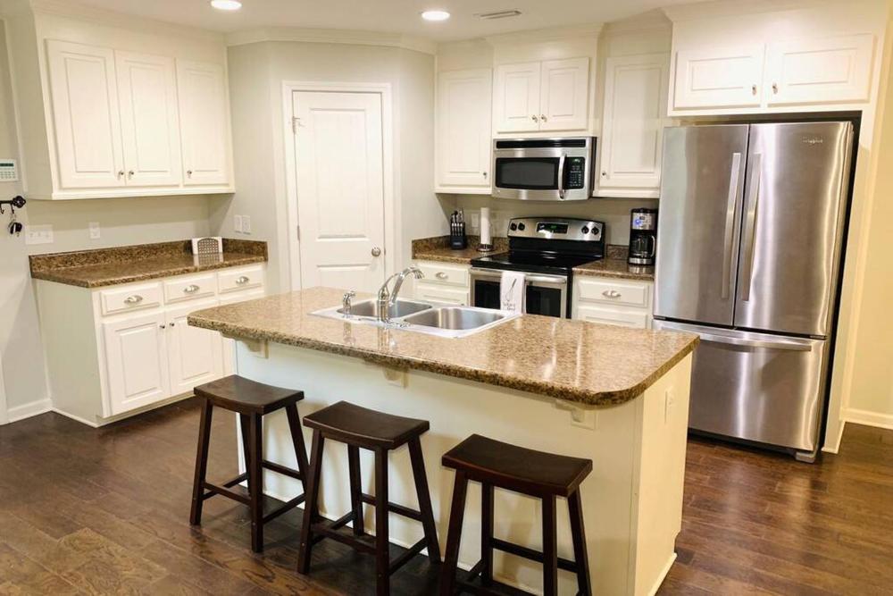 Peaceful 3BR/2BA Hidden Lake Home Near ACOM w/WiFi